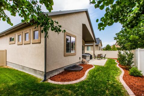 Tiny photo for 11173 S ASPEN PEAK DR, South Jordan, UT 84095 (MLS # 2119834)