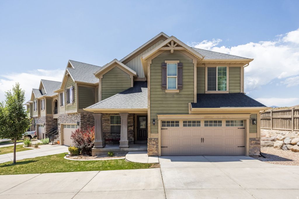 Photo of 4043 E OAKLAND HILLS DR, Eagle Mountain, UT 84005 (MLS # 2142485)