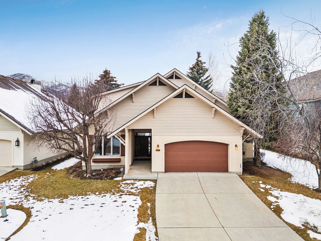 Photo of 5 E VILLAGE CIR, Midway, UT 84049 (MLS # 2140493)