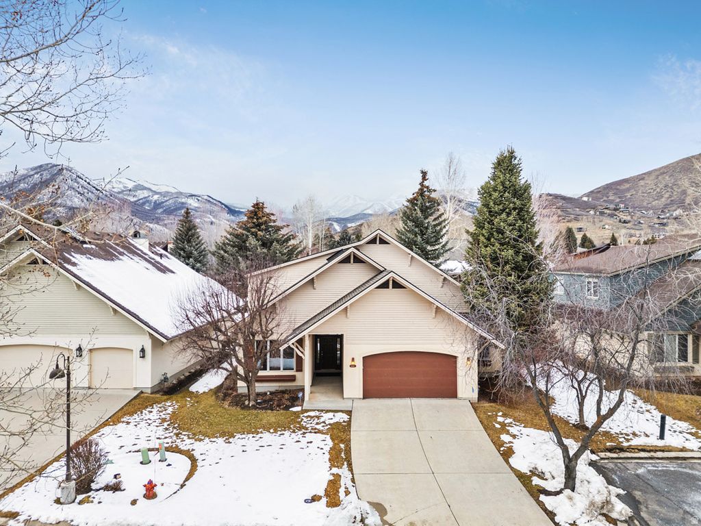 Photo of 5 E VILLAGE CIR, Midway, UT 84049 (MLS # 2140493)