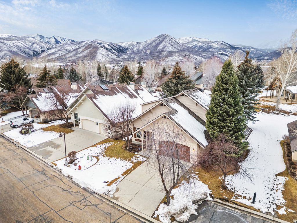 Photo of 5 E VILLAGE CIR, Midway, UT 84049 (MLS # 2140493)