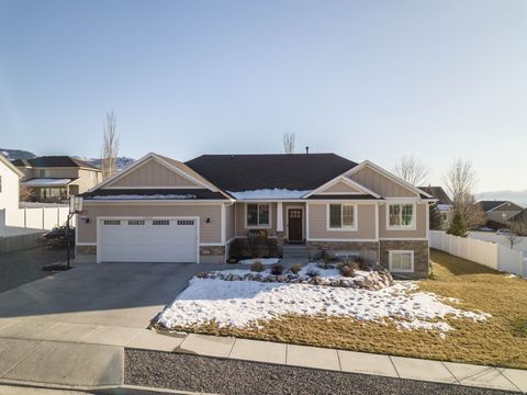 Photo of 1092 E 300 S, Smithfield, UT 84335 (MLS # 2134720)