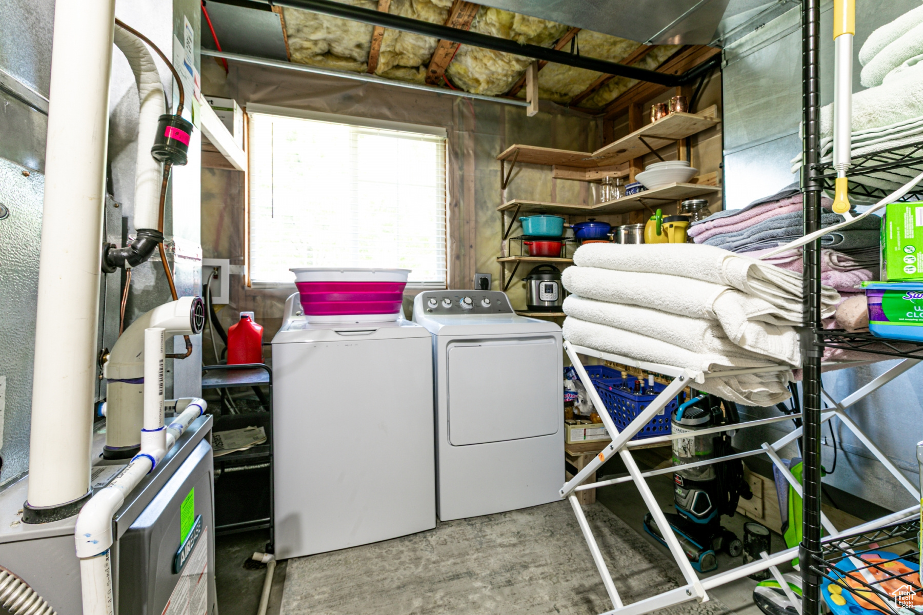 West Bountiful, Utah 84087, United States, 3 Bedrooms Bedrooms, ,2 BathroomsBathrooms,Residential,Pending,150168