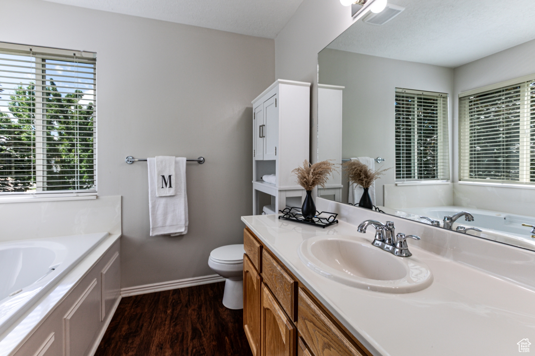 West Bountiful, Utah 84087, United States, 3 Bedrooms Bedrooms, ,2 BathroomsBathrooms,Residential,Pending,150168