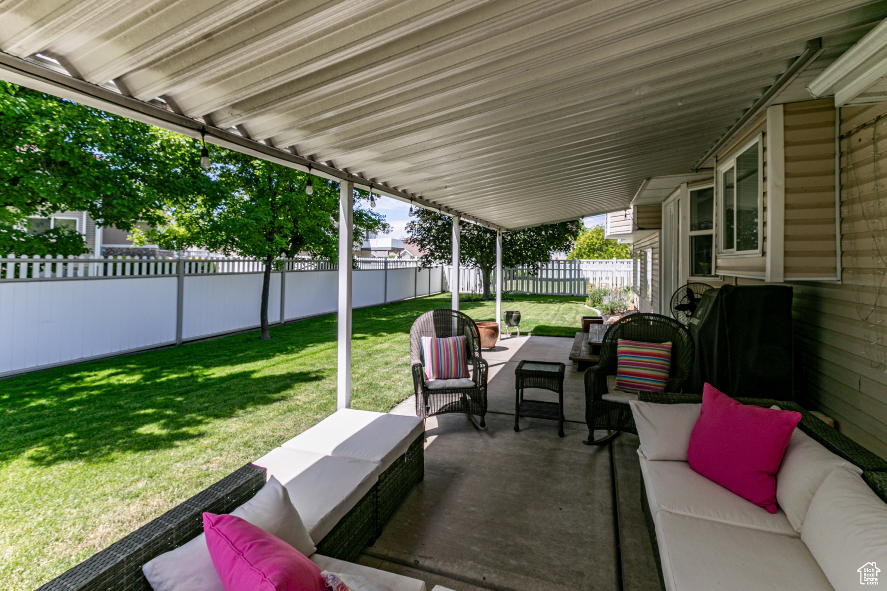 West Bountiful, Utah 84087, United States, 3 Bedrooms Bedrooms, ,2 BathroomsBathrooms,Residential,Pending,150168