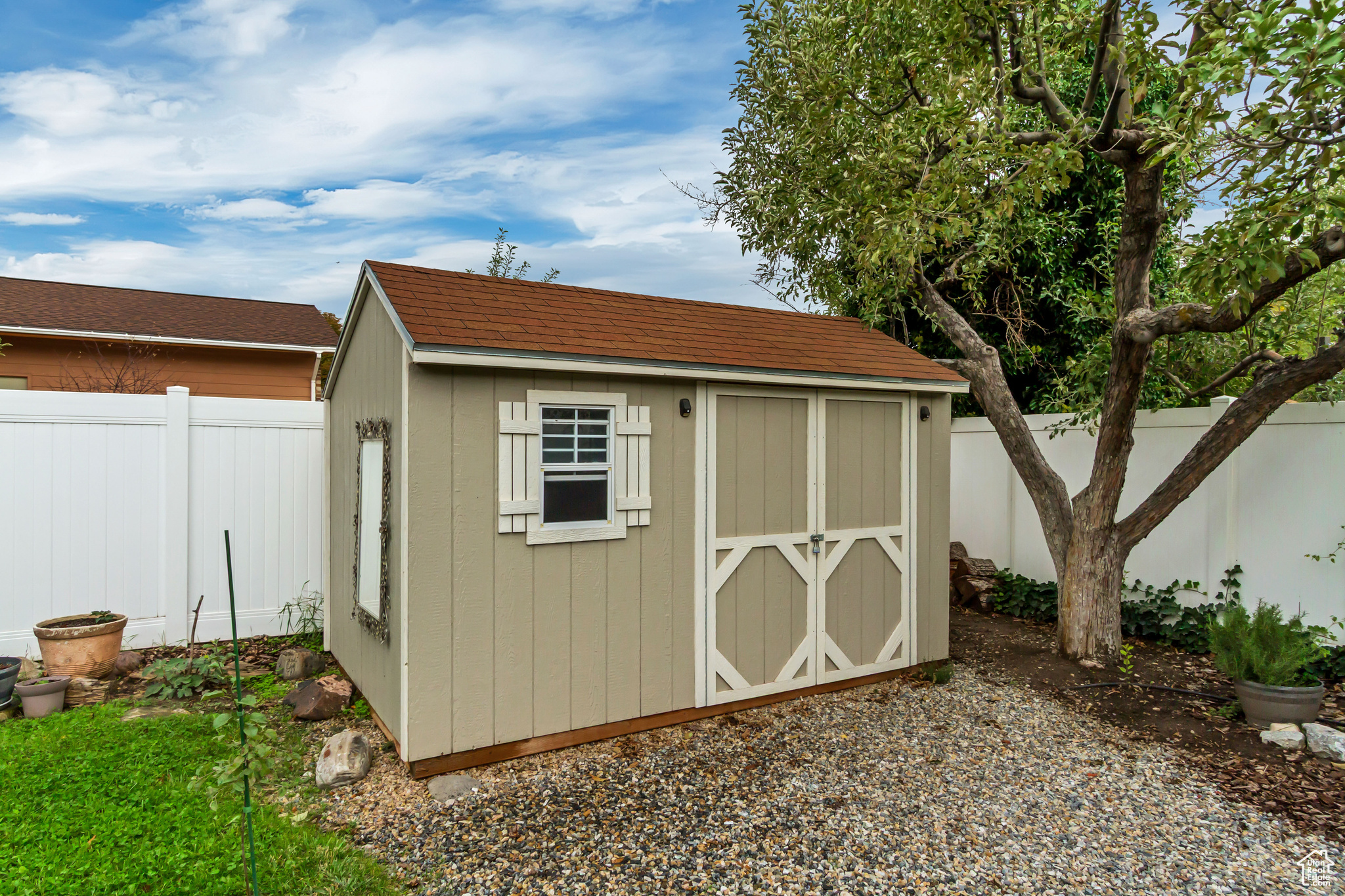 INDIAN VILLAGE - Residential