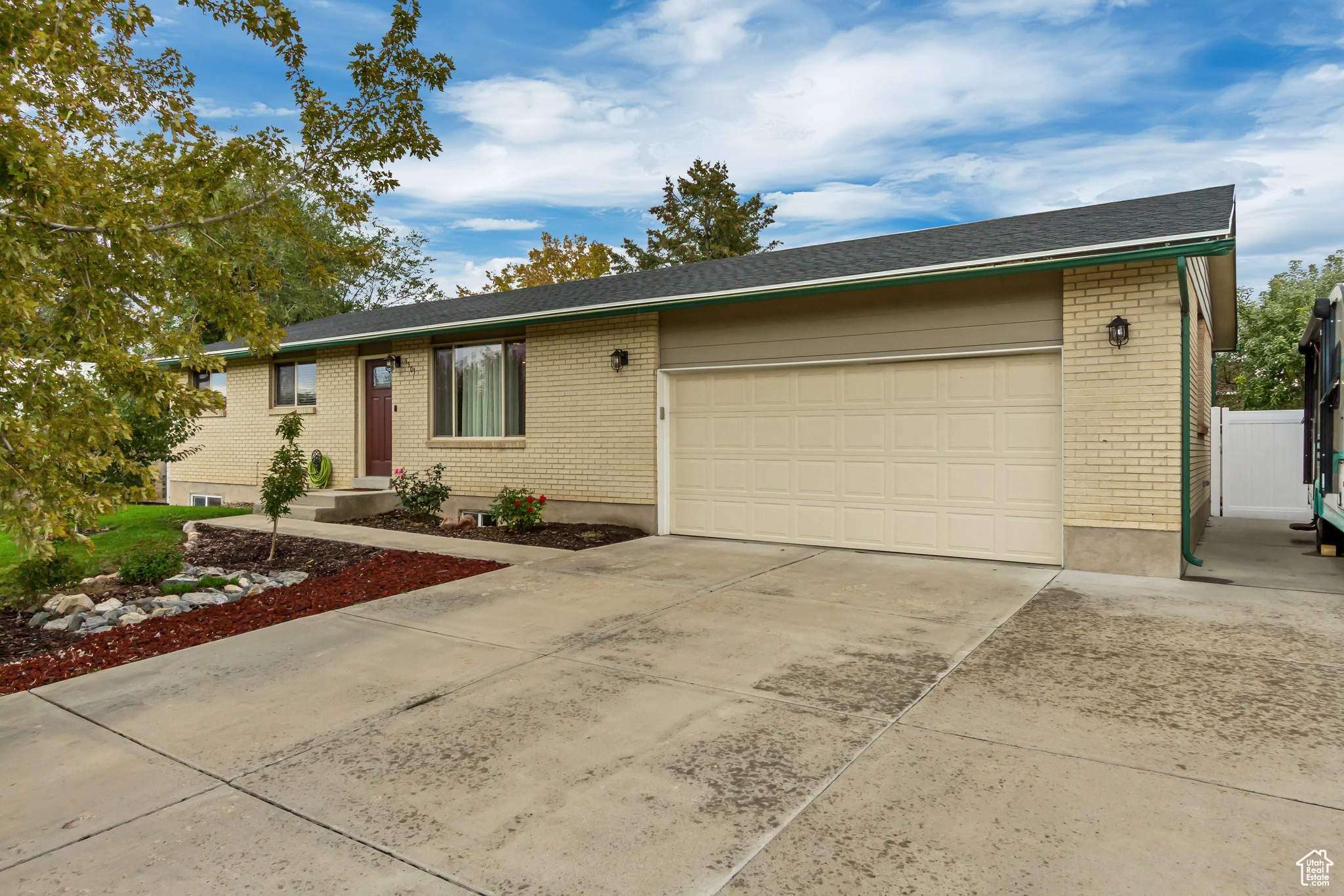 INDIAN VILLAGE - Residential