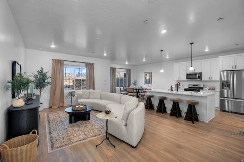 Tiny photo for 1741 S RIPPLE ROCK DR, Washington, UT 84780 (MLS # 2121455)
