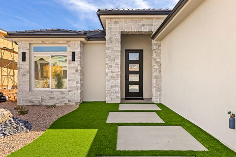 Tiny photo for 1862 N CHAPMAN DR, Washington, UT 84780 (MLS # 2140570)