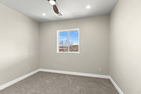 Tiny photo for 1862 N CHAPMAN DR, Washington, UT 84780 (MLS # 2140570)