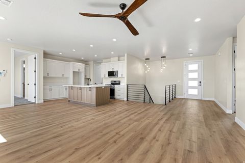 Tiny photo for 1862 N CHAPMAN DR, Washington, UT 84780 (MLS # 2140570)