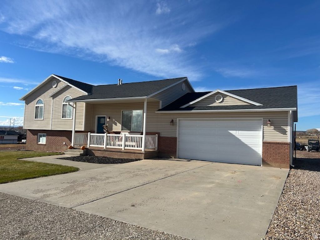 Photo of 915 N 3000 W, Roosevelt, UT 84066 (MLS # 2123947)