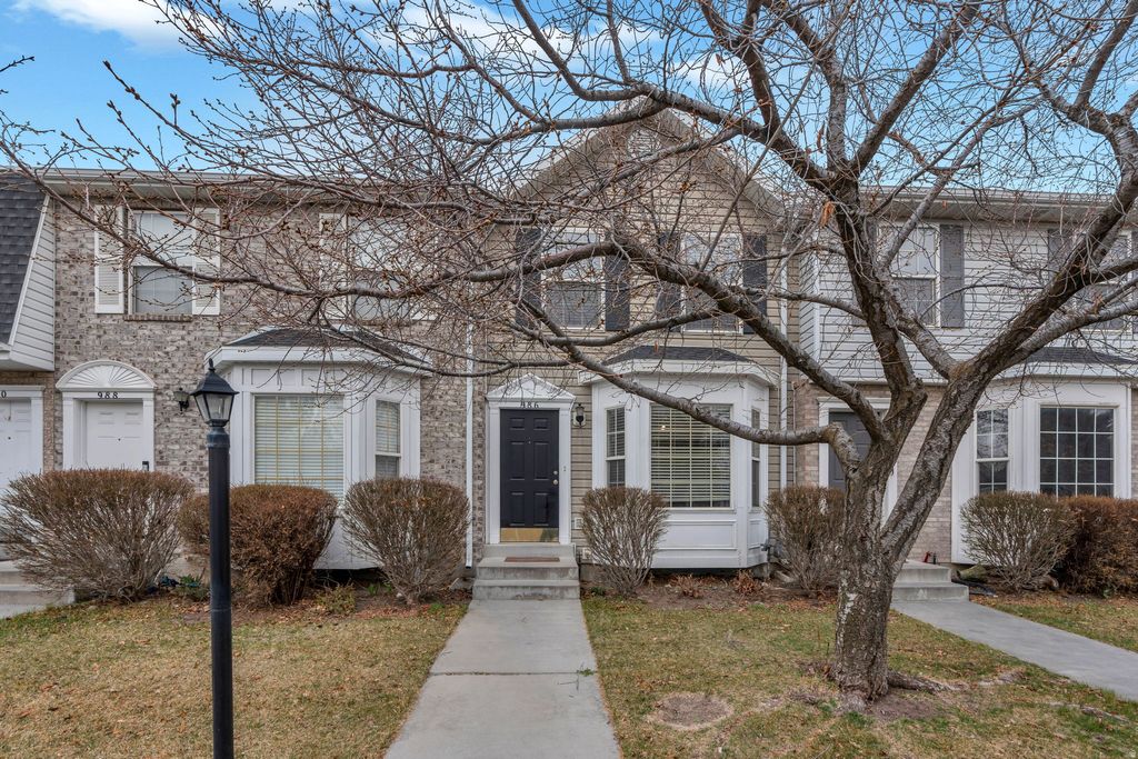 Photo of 986 N INDEPENDENCE AVE, Provo, UT 84604 (MLS # 2143957)