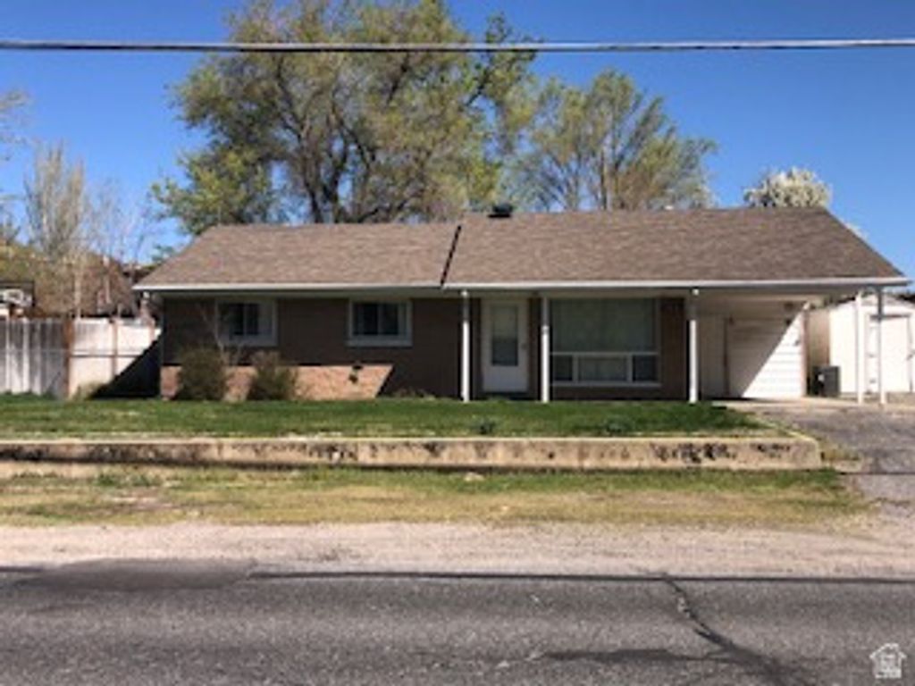 Photo of 1615 E PIONEER RD, Draper, UT 84020 (MLS # 2158024)