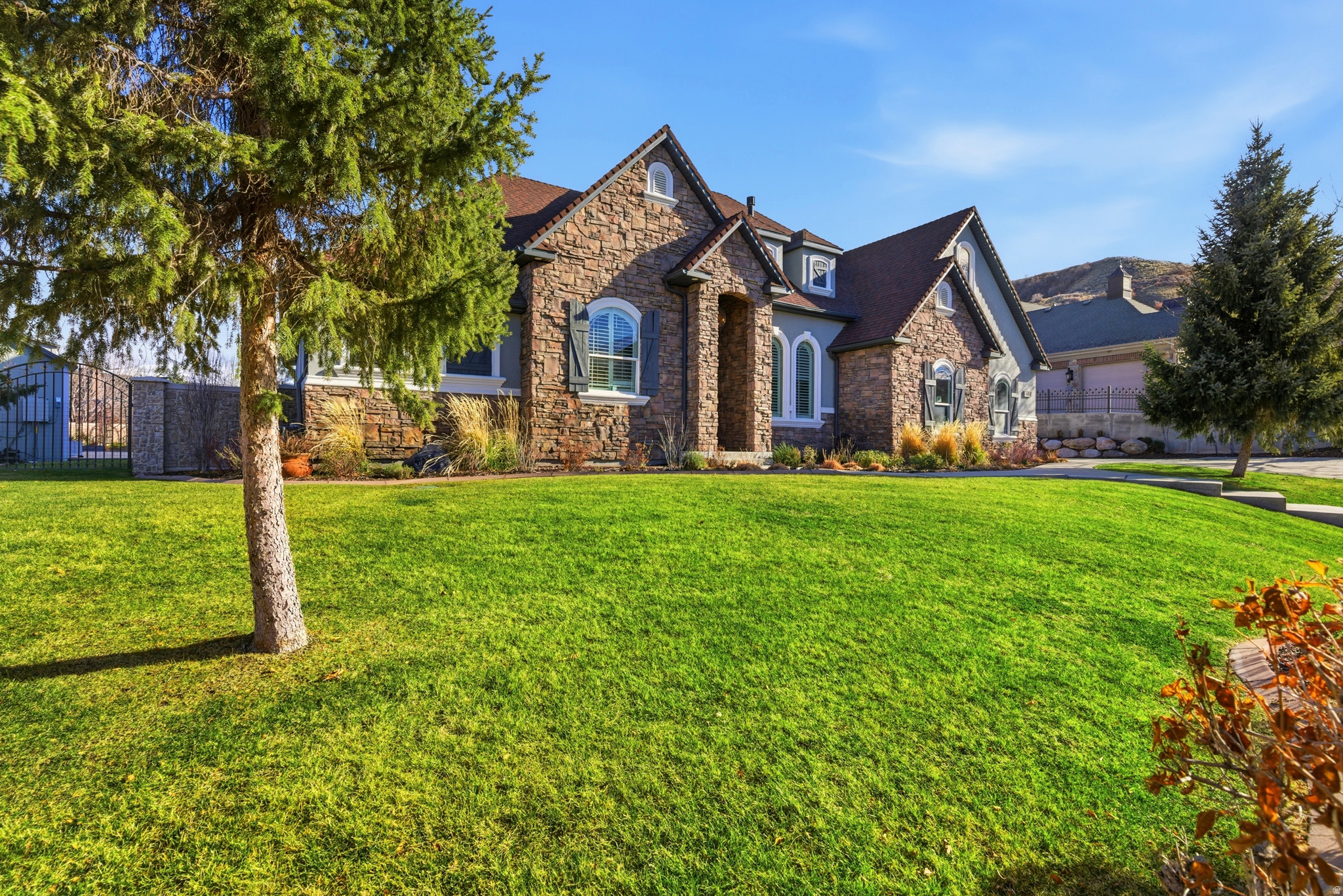 EAGLEPOINTE ESTATES - Residential