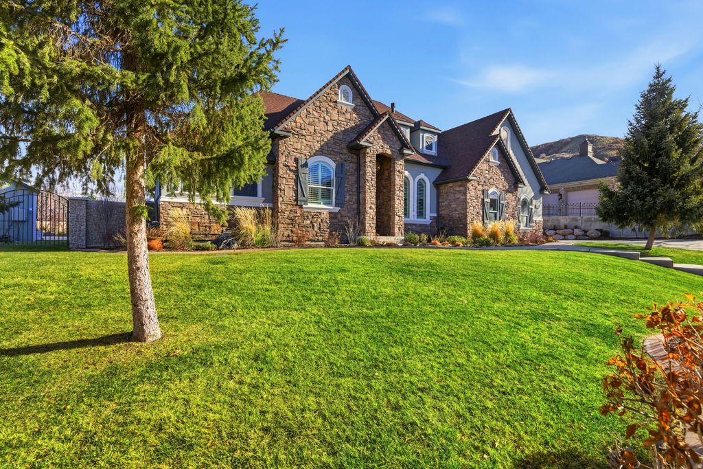 Photo of 649 CORDOVA CT, North Salt Lake, UT 84054 (MLS # 2129800)