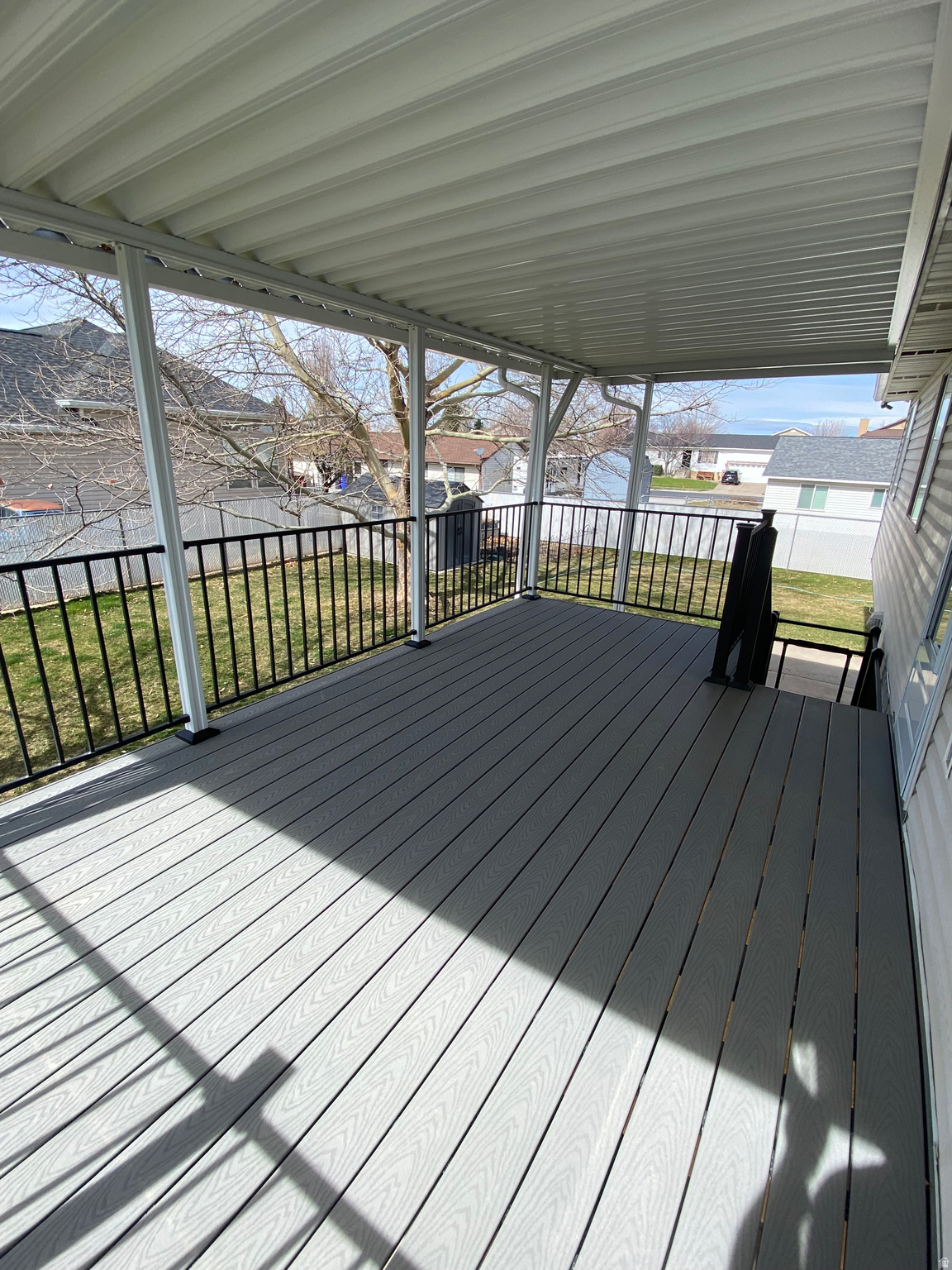 COUNTRY  BLUFF - Residential