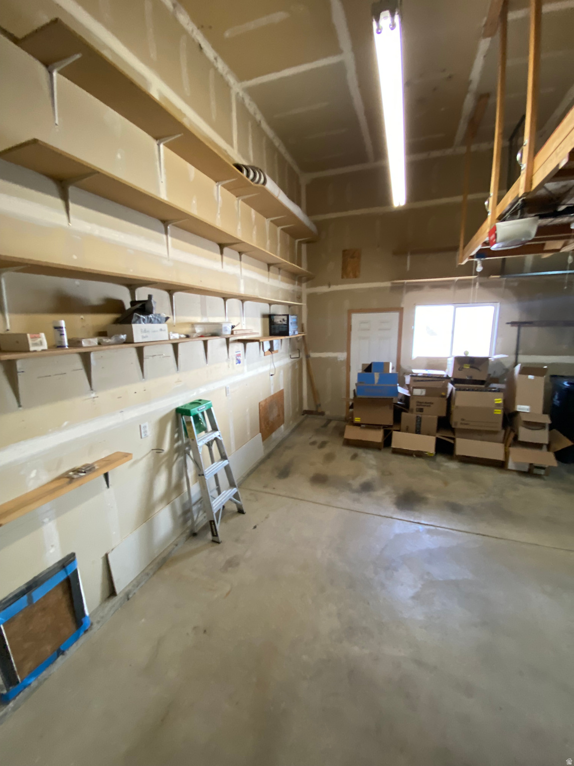 COUNTRY  BLUFF - Residential