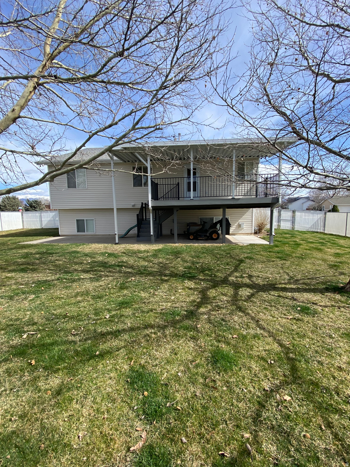 COUNTRY  BLUFF - Residential