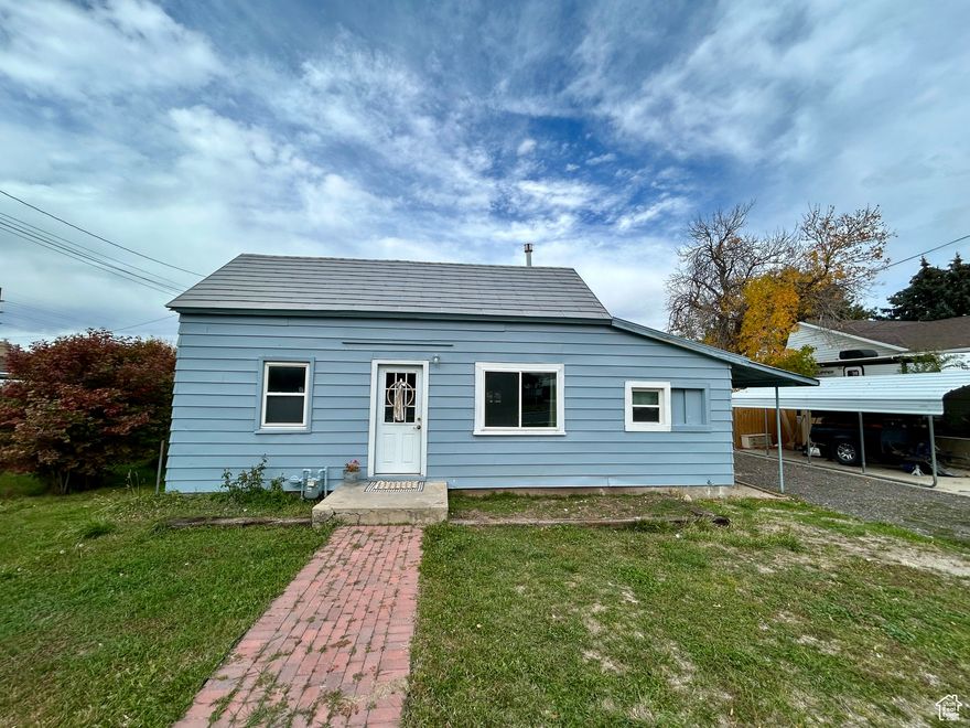 Come home today!  Don't miss out on this updated single level living home that sits on a big .36 lot.  The home is in a great location.  Payson Canyon, city parks, city pool, are close by!  Don't settle for a townhome or condo, when you can have this beautiful home with a huge back yard! The home has a newer metal roof, fresh paint inside and out. Brand new Furnace installed!  The plumbing, electrical, windows and flooring are all replaced.  All appliances are included!  This home is truly move in ready.  You need to see this one in person.    Square footage figures are provided as a courtesy estimate only and were obtained from Utah county records.  Buyer is advised to obtain an independent measurement.