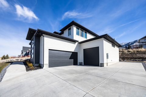 Tiny photo for 94 S 950 E, Hyde Park, UT 84318 (MLS # 2135253)