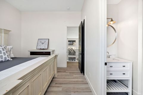 Tiny photo for 94 S 950 E, Hyde Park, UT 84318 (MLS # 2135253)