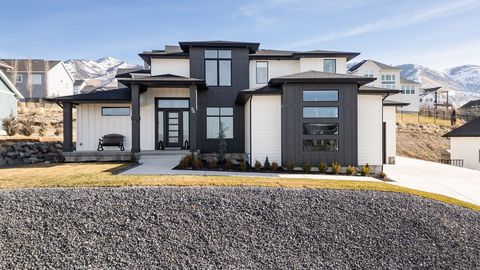 Photo of 94 S 950 E, Hyde Park, UT 84318 (MLS # 2135253)