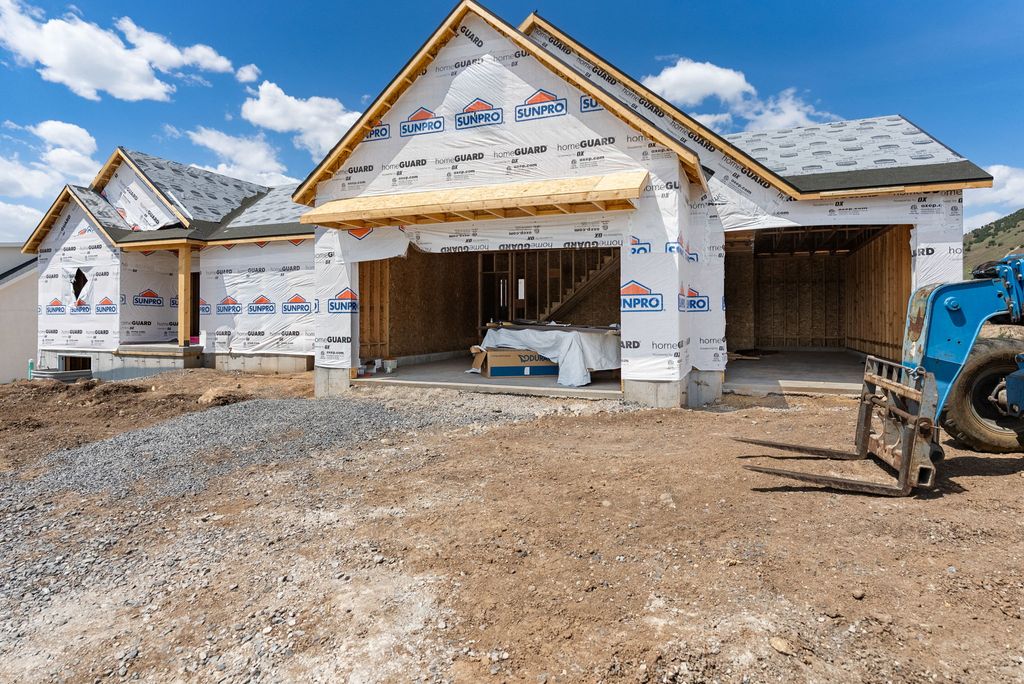 Photo of 1139 E CENTER ST, Hyde Park, UT 84318 (MLS # 2160190)