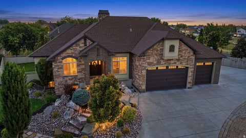 Photo of 1084 LOCH LOMOND CIR, Syracuse, UT 84075 (MLS # 2179021)