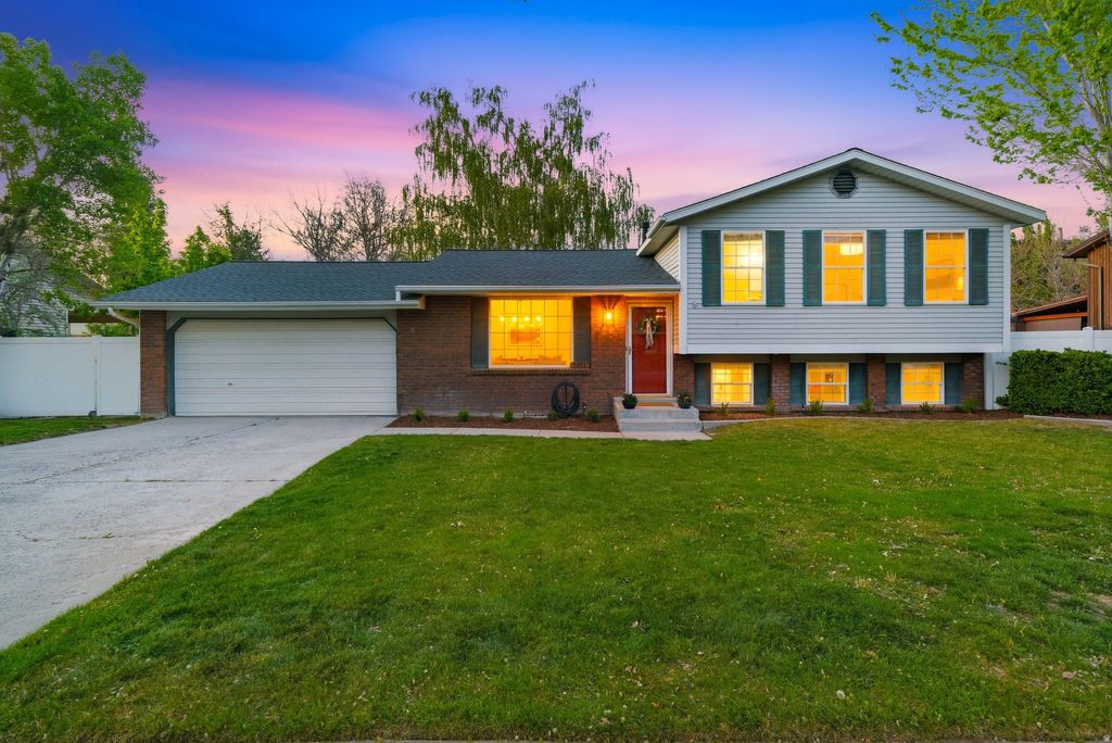 Photo of 2073 E 10095 S, Sandy, UT 84092 (MLS # 2152209)