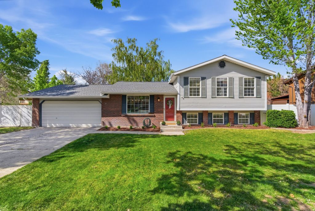 Photo of 2073 E 10095 S, Sandy, UT 84092 (MLS # 2152209)