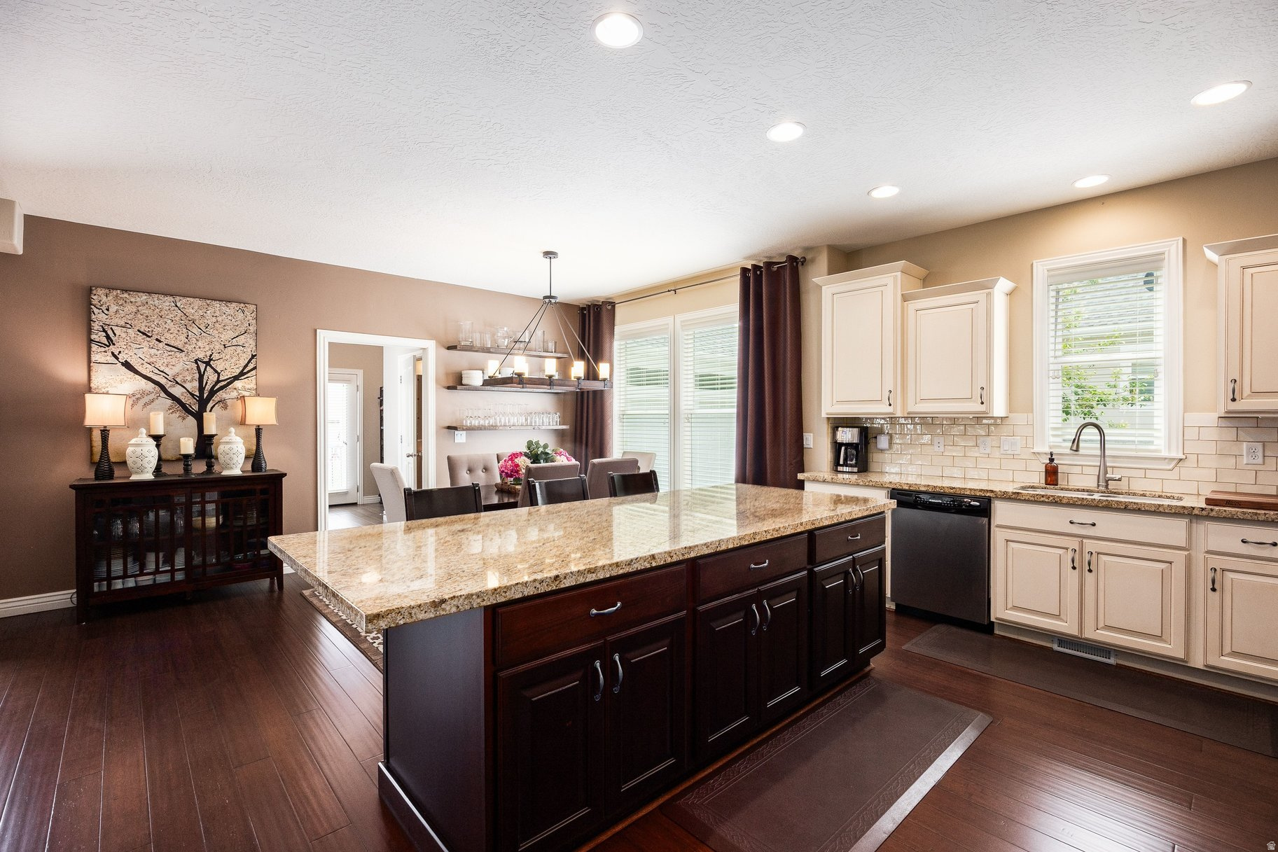 DAYBREAK - Residential