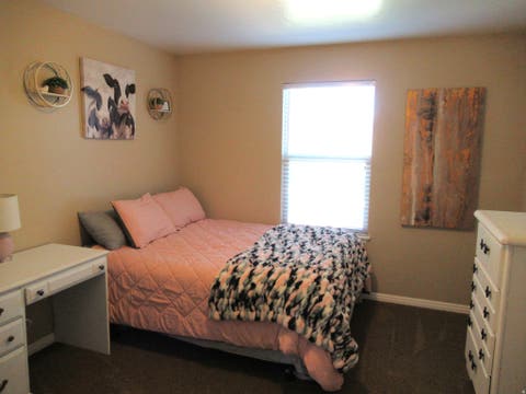 Tiny photo for 1624 N HOLLYHOCK CIR W, Farmington, UT 84025 (MLS # 2180017)