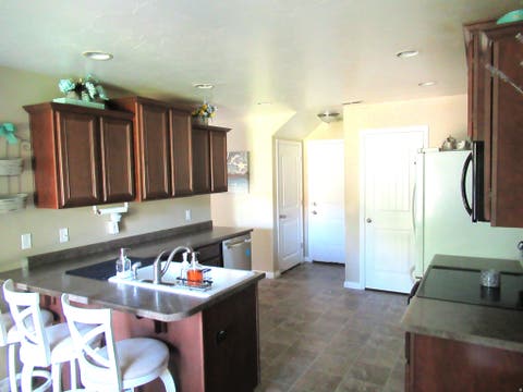 Tiny photo for 1624 N HOLLYHOCK CIR W, Farmington, UT 84025 (MLS # 2180017)