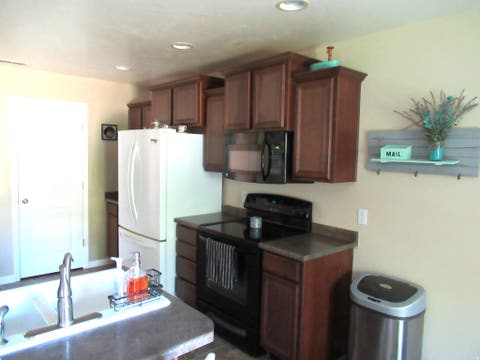 Tiny photo for 1624 N HOLLYHOCK CIR W, Farmington, UT 84025 (MLS # 2180017)