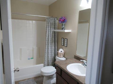 Tiny photo for 1624 N HOLLYHOCK CIR W, Farmington, UT 84025 (MLS # 2180017)
