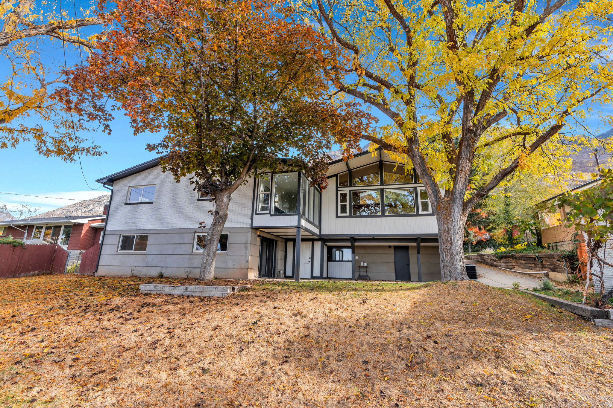 EVENING GLOW - Residential