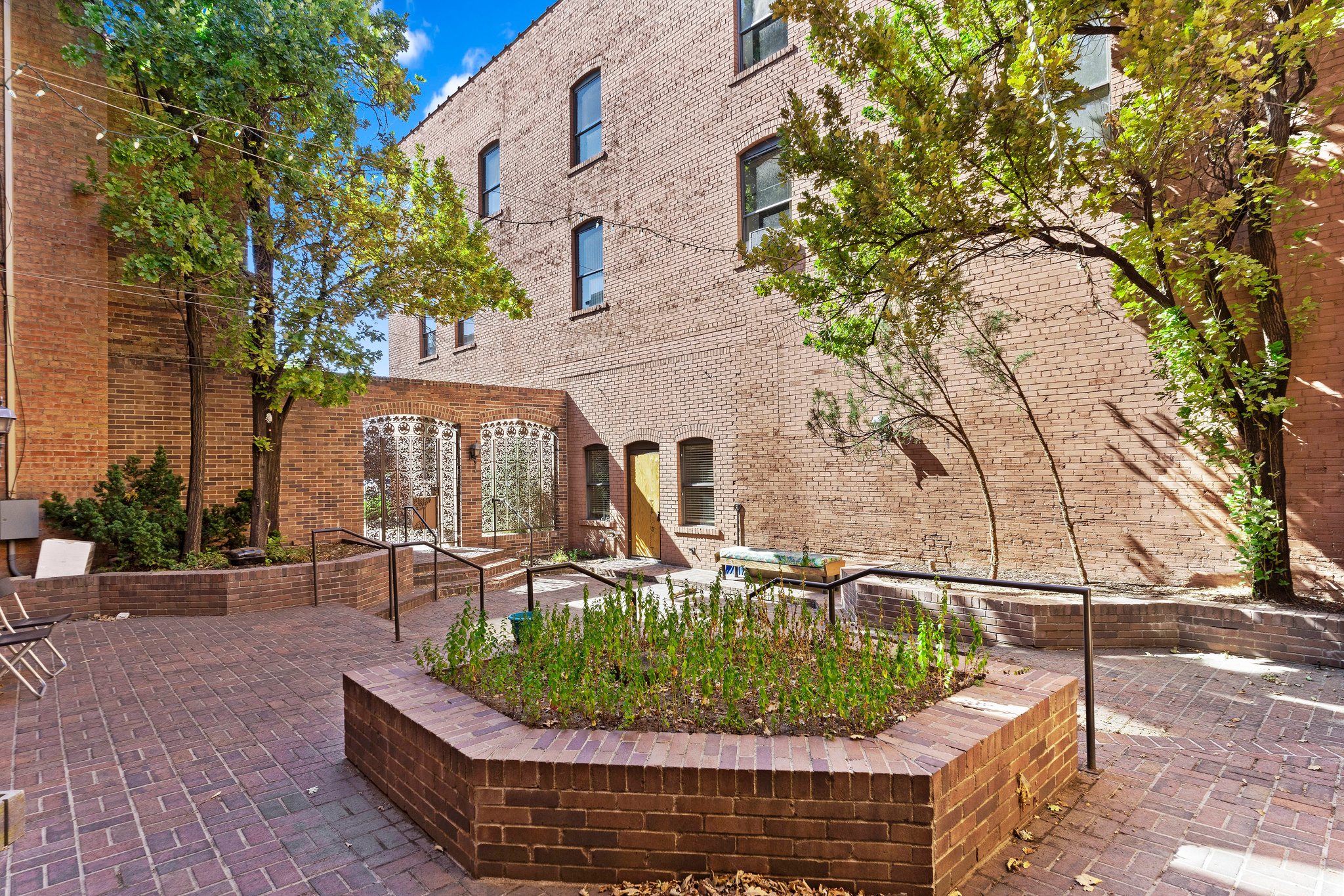 CRESTON PLAZA - Commercial Sale