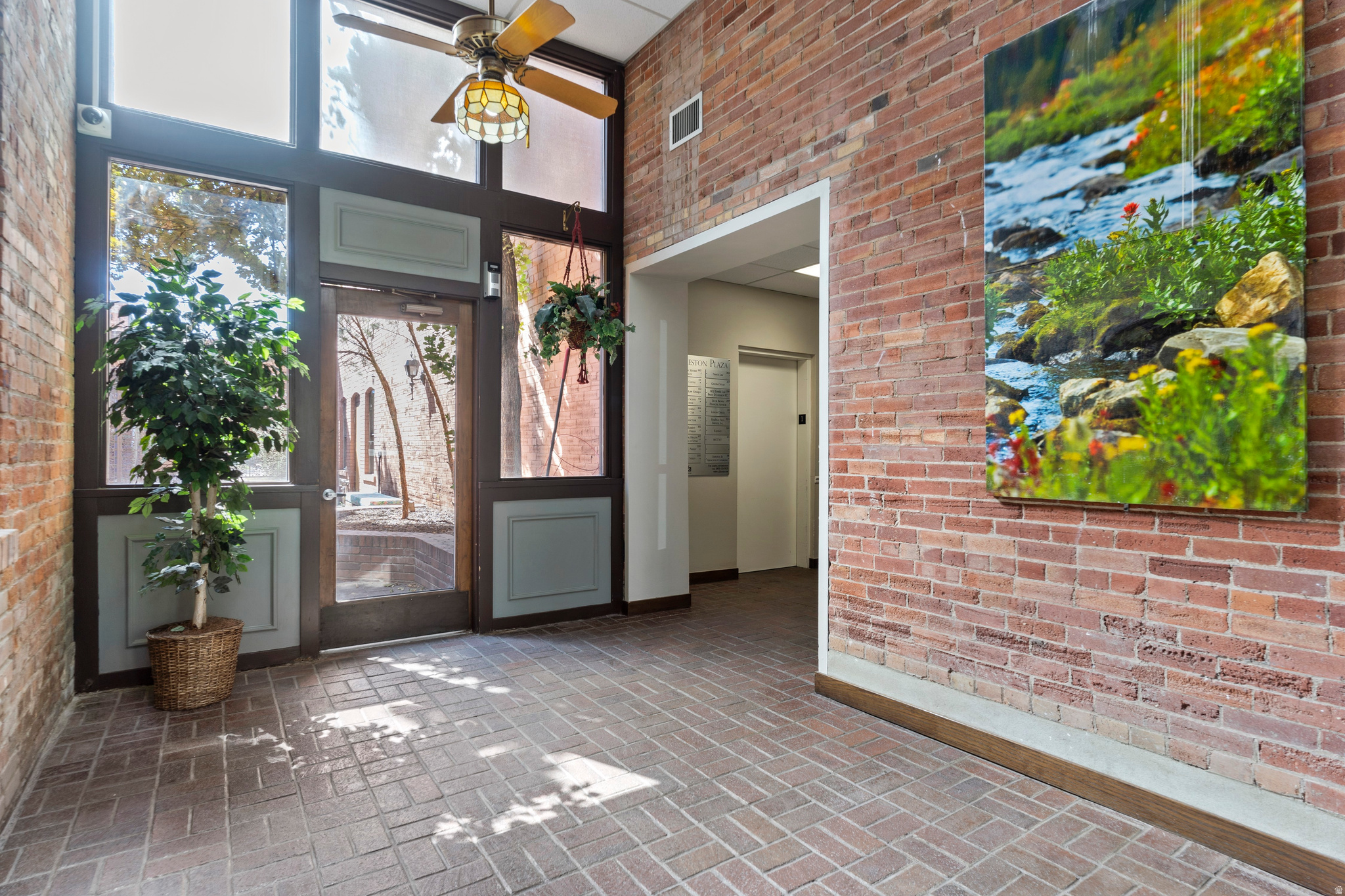 CRESTON PLAZA - Commercial Sale