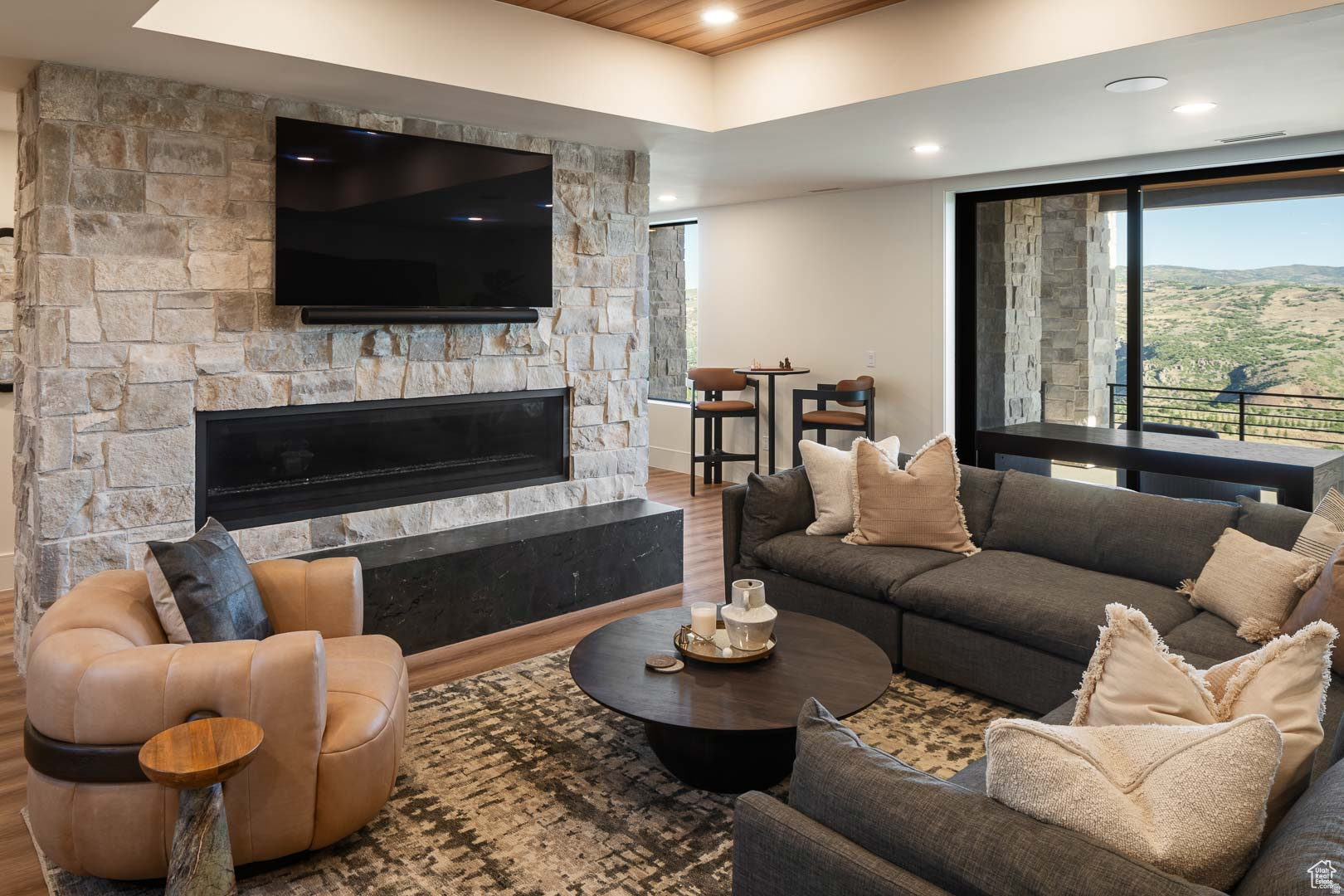 BENLOCH RANCH - Residential