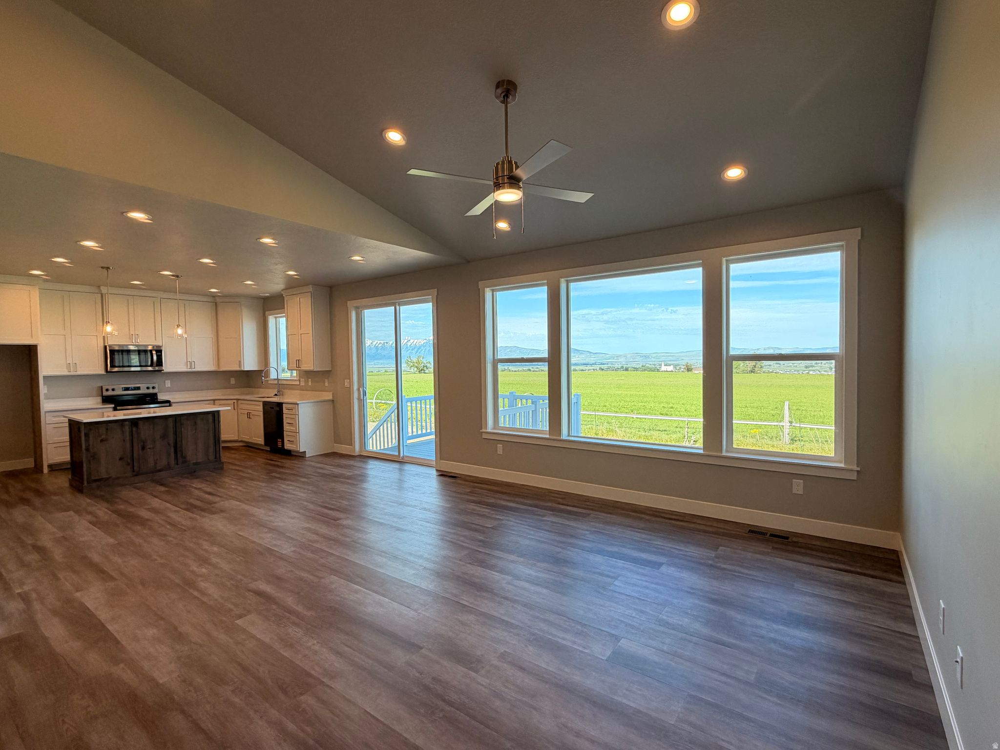 SUNSET RIDGES - Residential