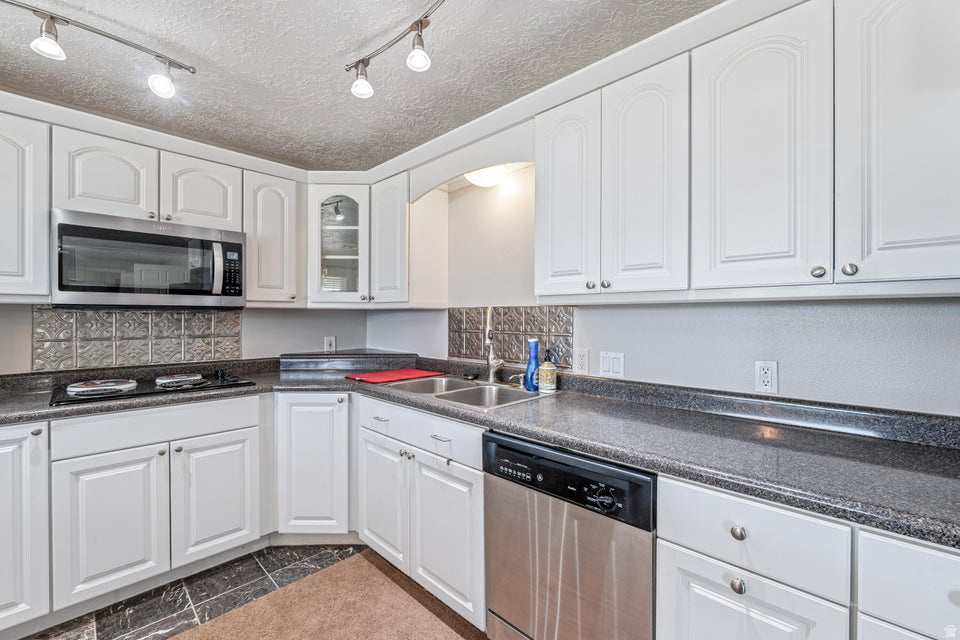 BRIDLE PATH WEST (MONTE VISTA UNIT 5) - Residential