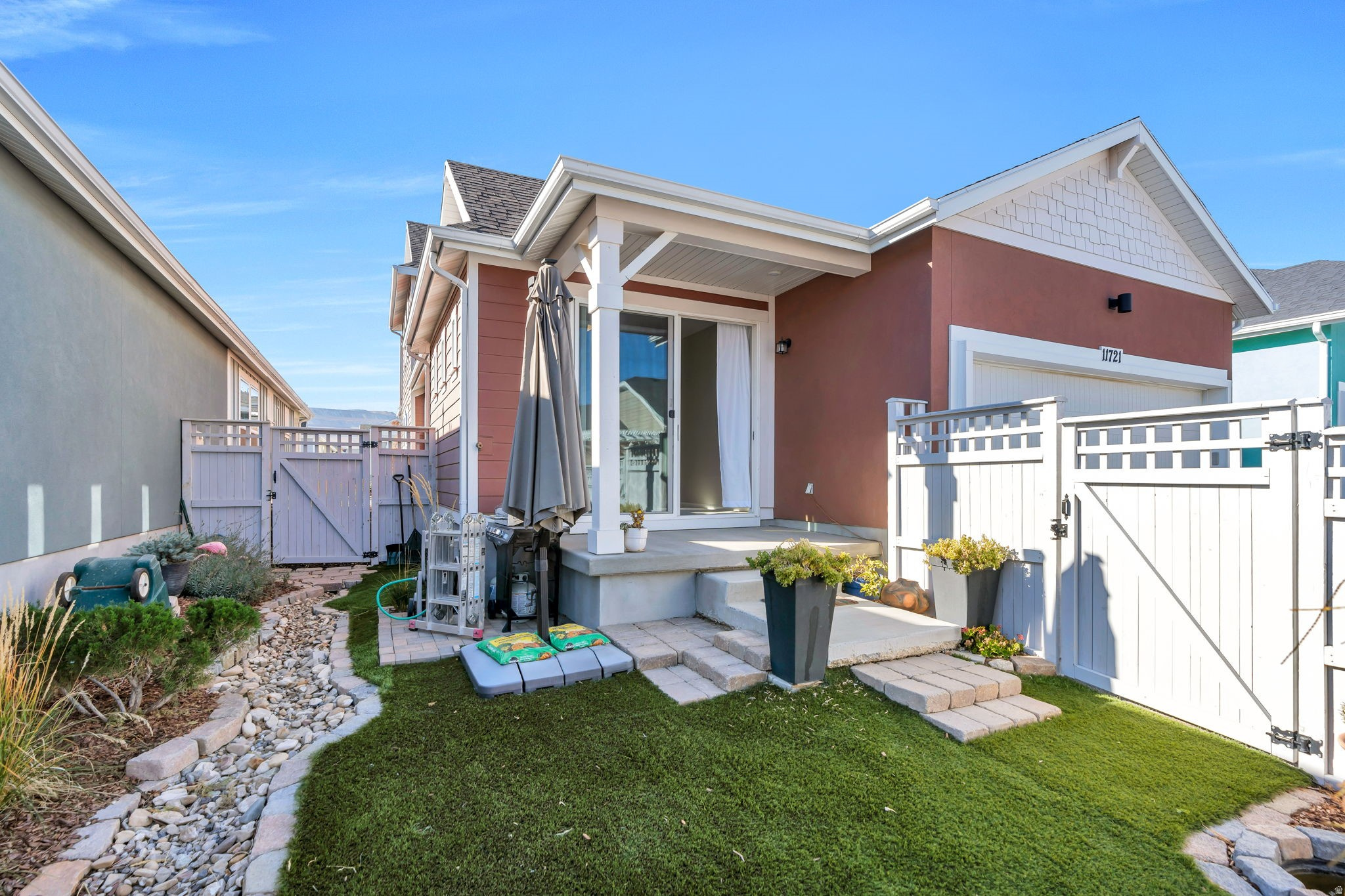 DAYBREAK - Residential