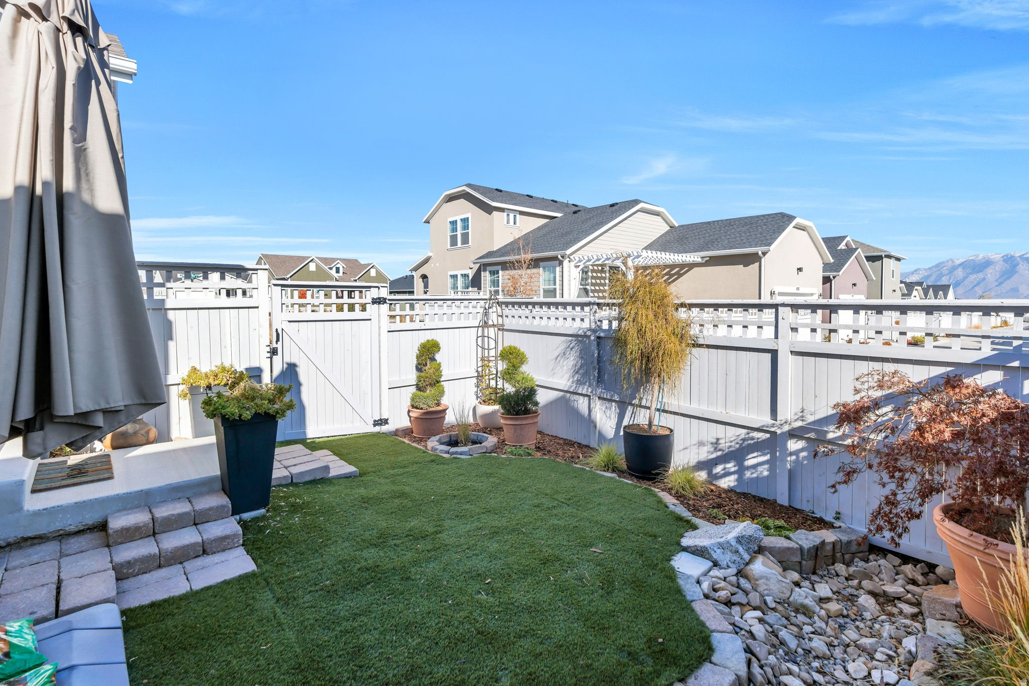 DAYBREAK - Residential