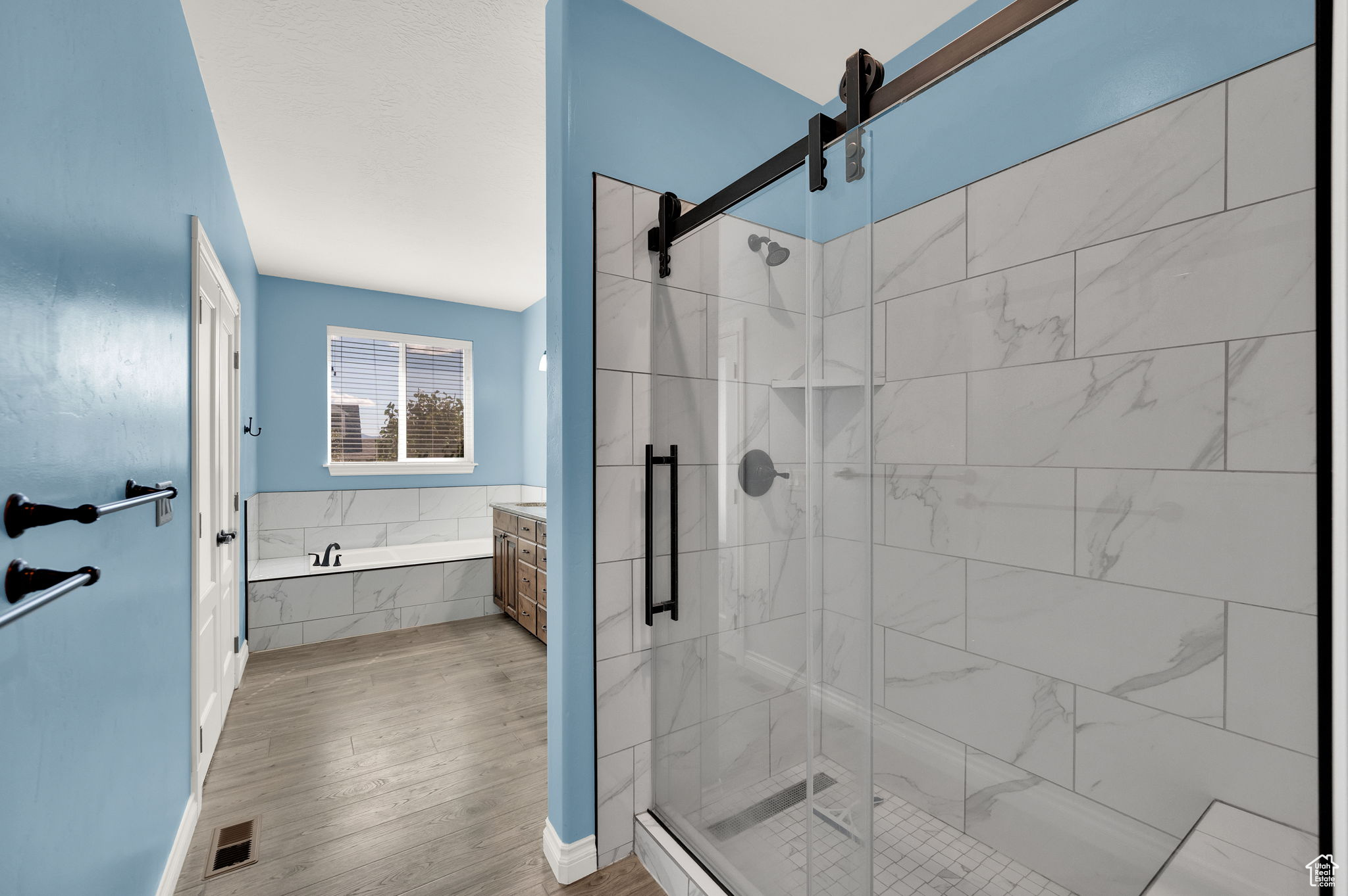 BLAKE MOUNTAIN VIEW EST - Residential