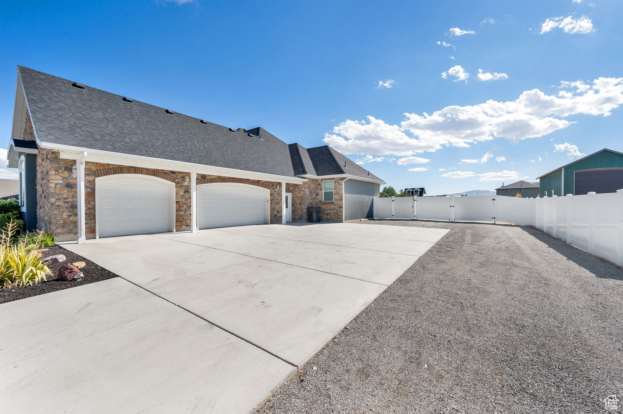 BLAKE MOUNTAIN VIEW EST - Residential
