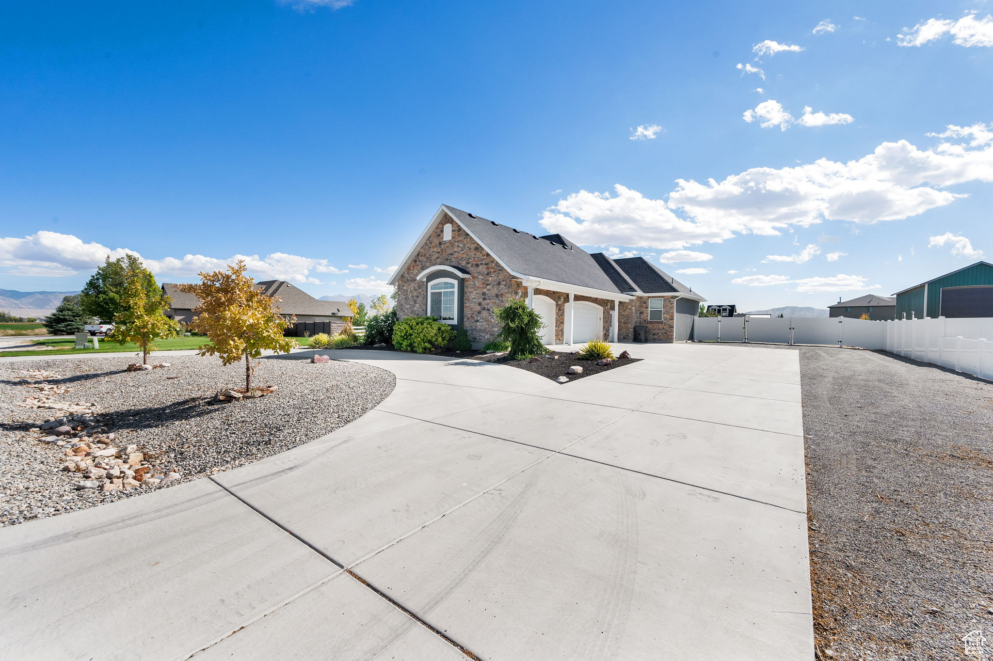 BLAKE MOUNTAIN VIEW EST - Residential