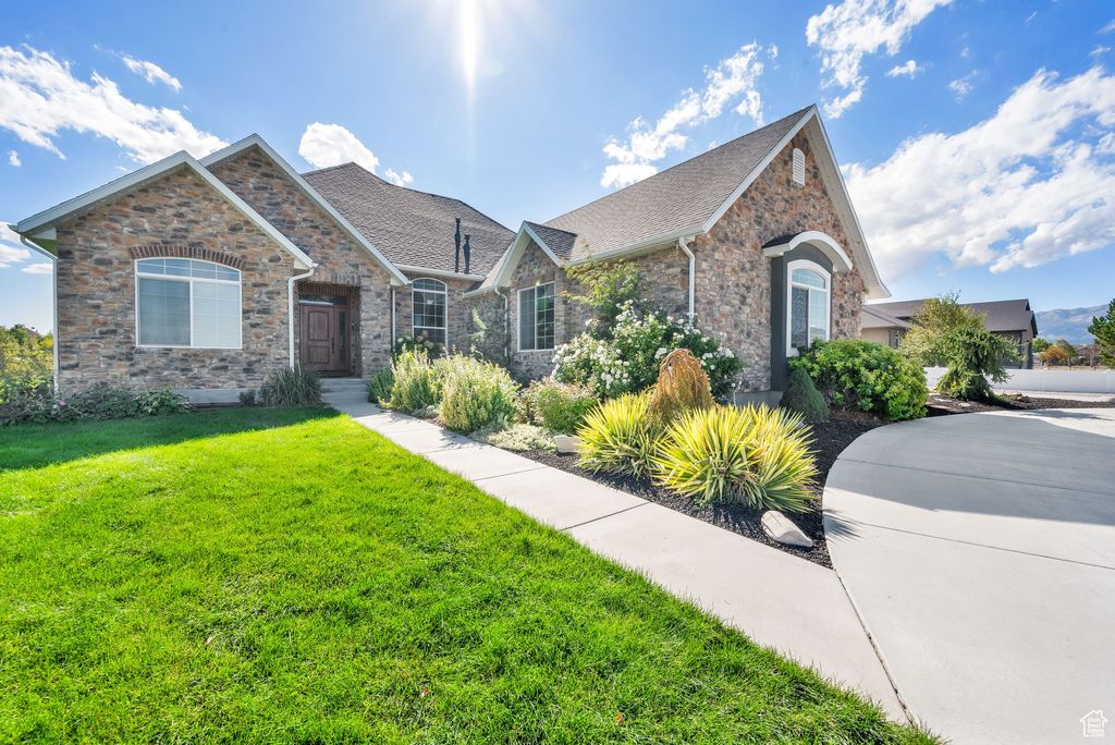 Photo of 198 MOUNTAIN MEADOW DR, Grantsville, UT 84029 (MLS # 2115252)