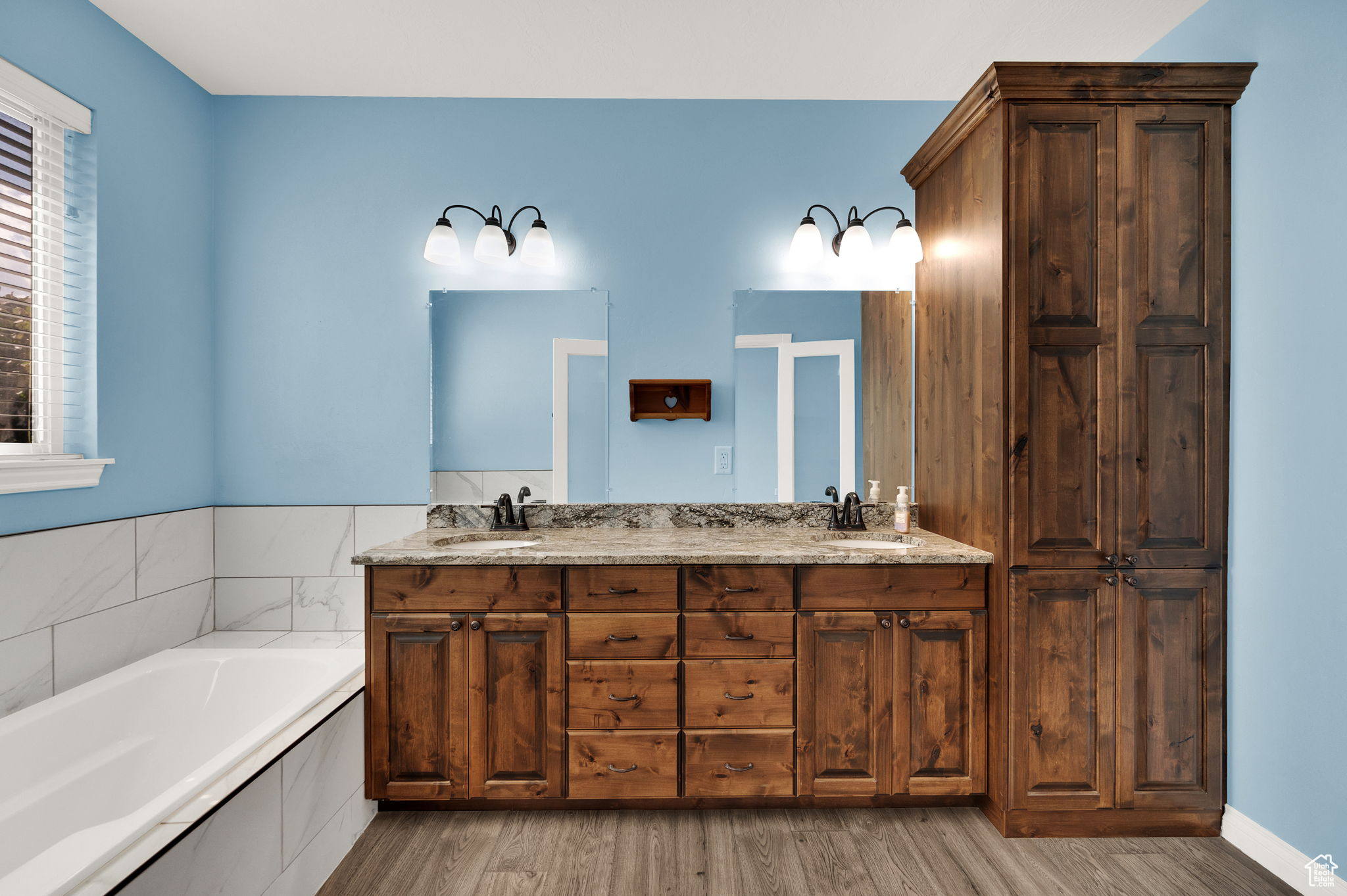 BLAKE MOUNTAIN VIEW EST - Residential