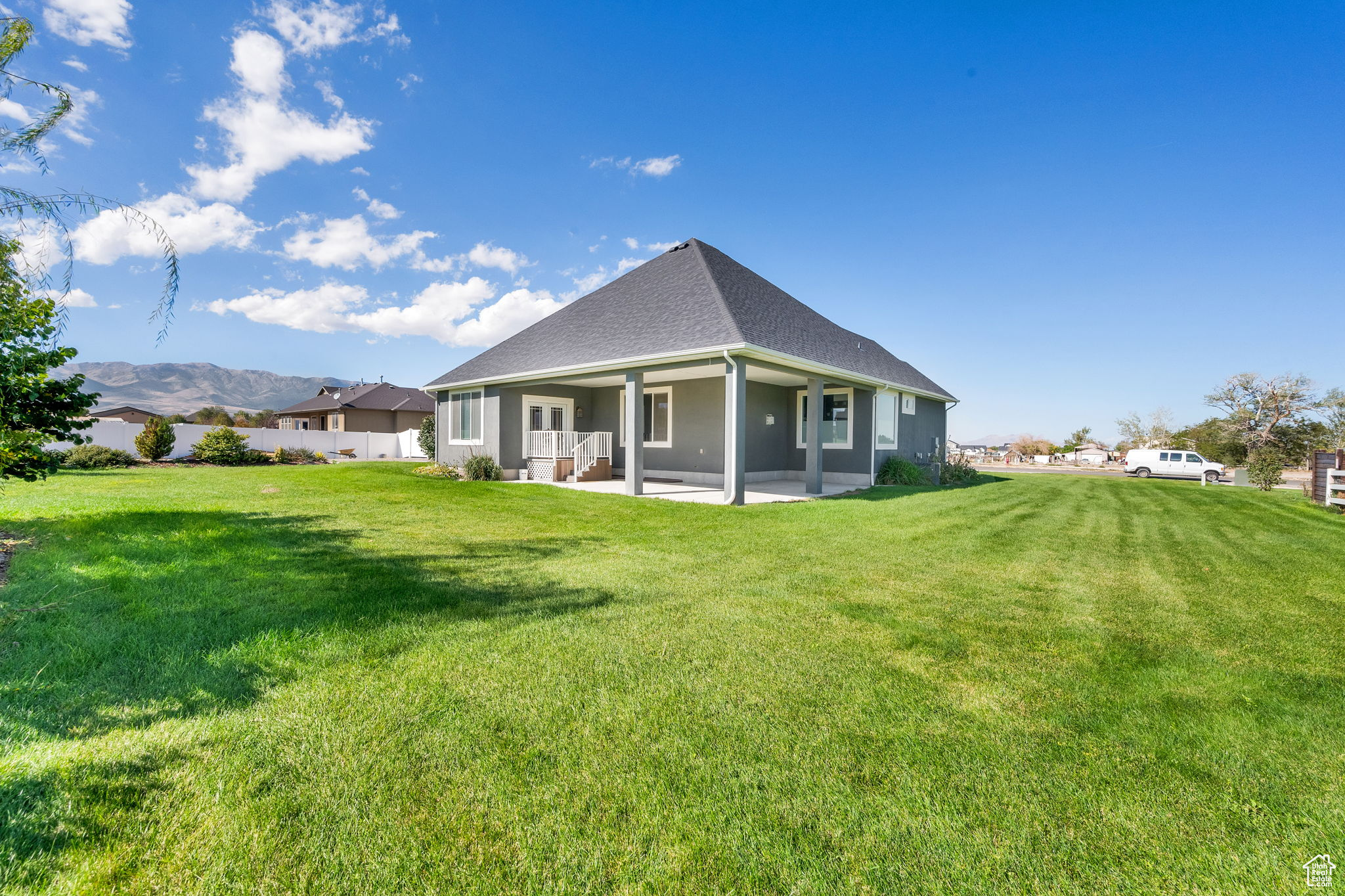 BLAKE MOUNTAIN VIEW EST - Residential